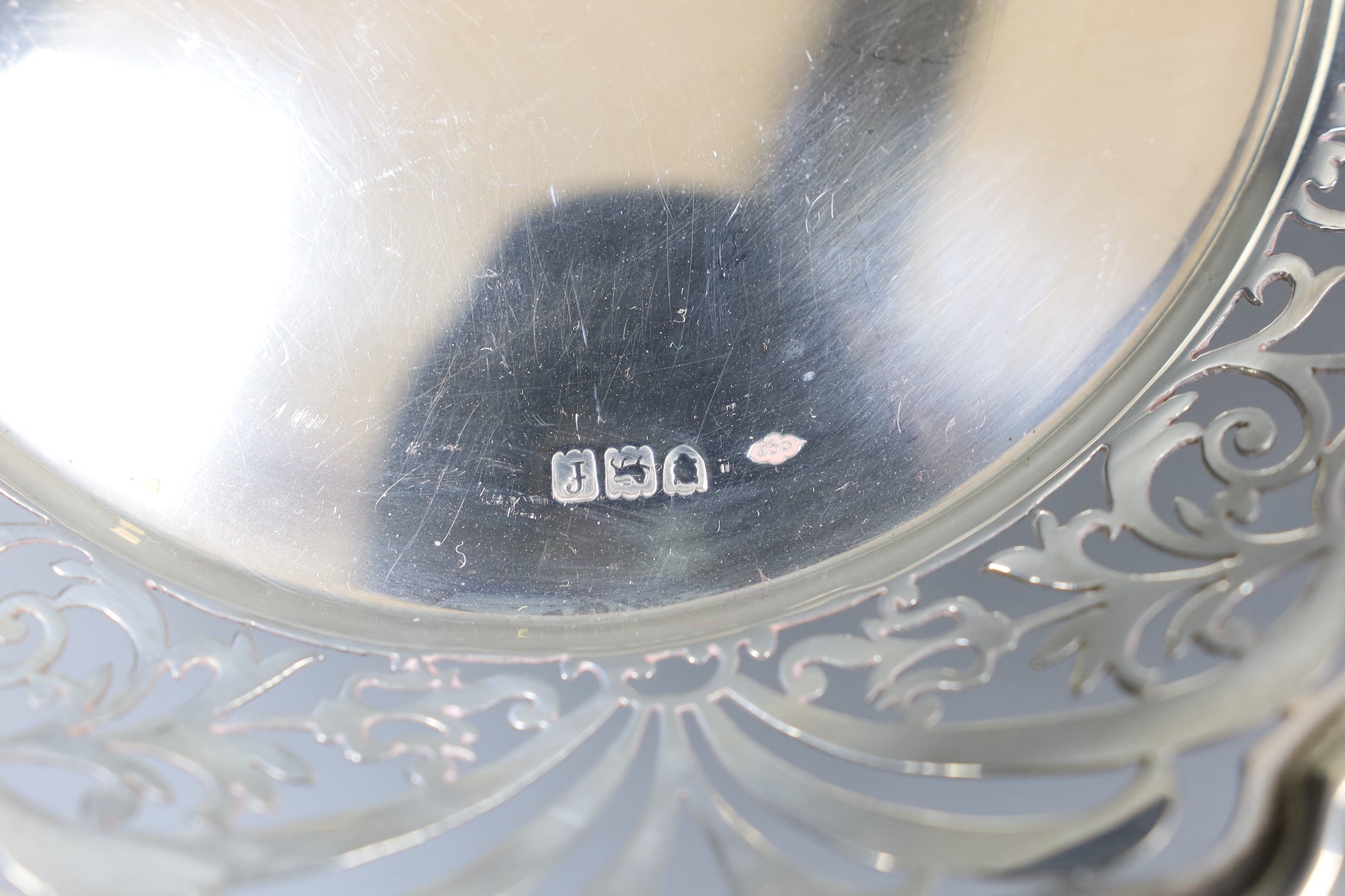 An Edwardian pieced silver tazze, London, 1901, diameter 20cm, a later silver pedestal dish and two handled shallow dish, 25oz.